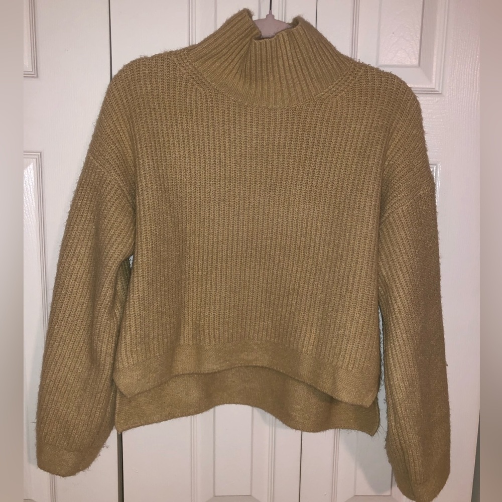 TOPSHOP cropped turtleneck sweater size medium